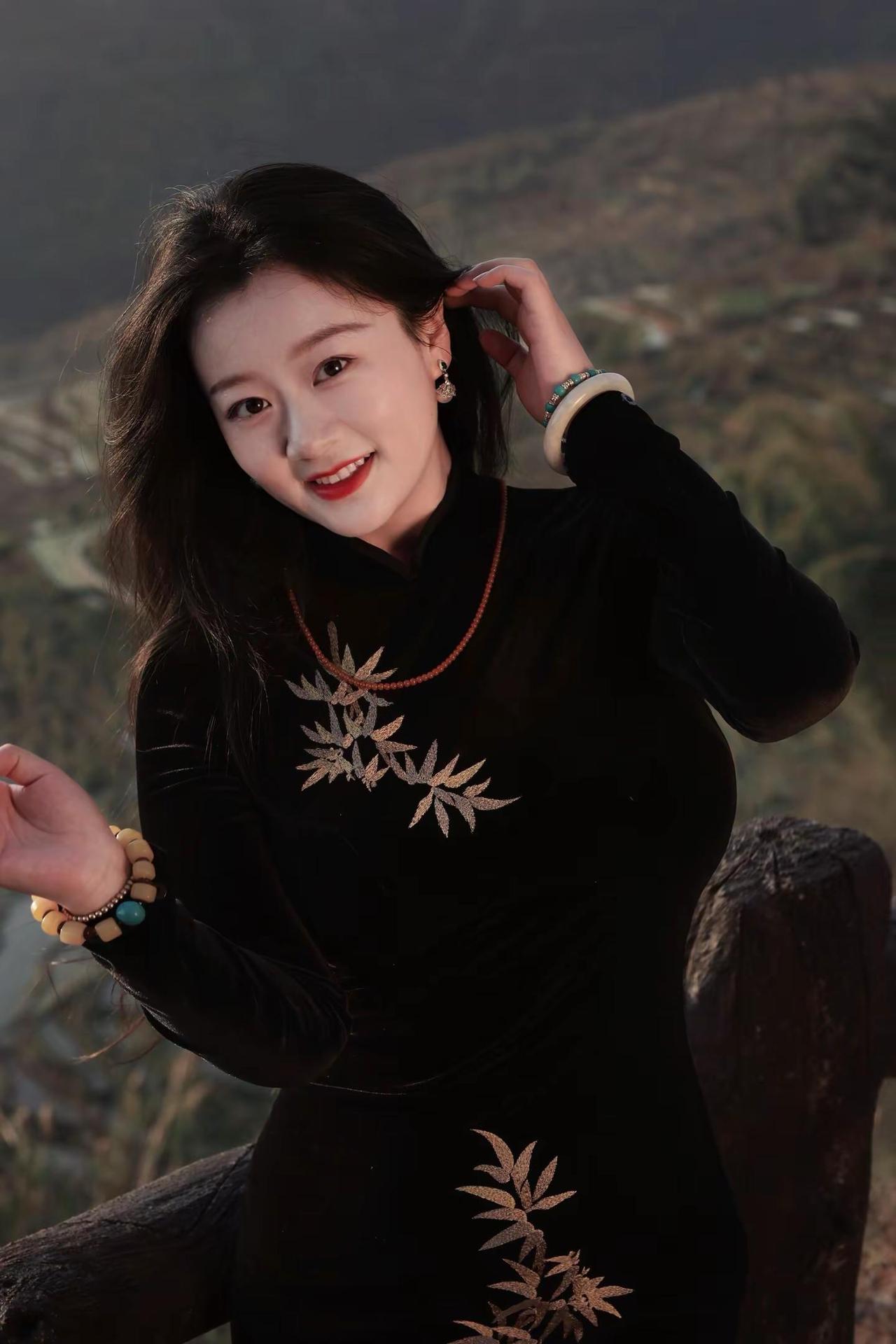 看云海日出，只愿等你一人