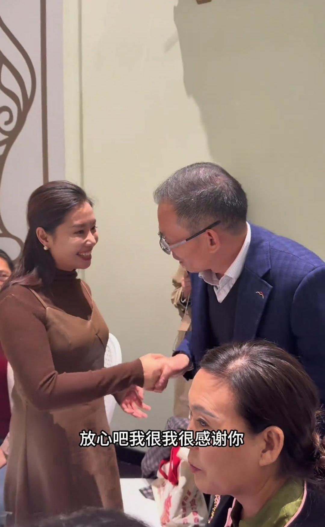 解清帅的婚宴，简直是寻亲圈的另一个“主场”。一边是苦寻多年的家长代表，谢浩男的