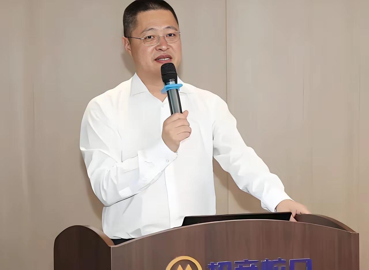 国企央企的管培生，都是要985大学的高材生吧？想想也可悲，女孩从小学、中考