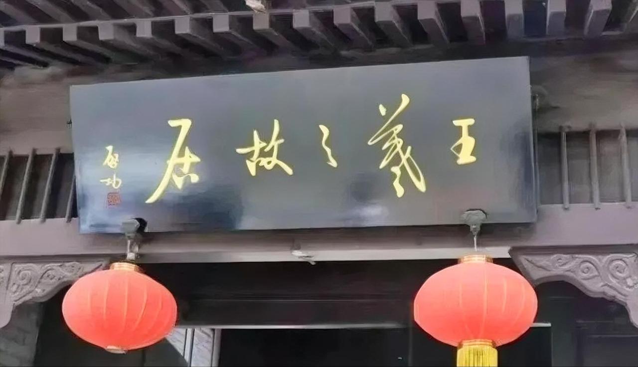 启功为啥写不了大字，因为他的字用笔含蓄简约，主要展现的是结构之美。但是仅凭结构的