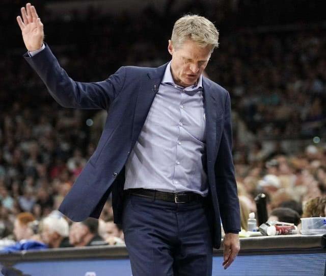 评价，勇士不敌森林狼，谁该负责！库里高分，球队败北，科尔作妖，胡搞阵容，不看数