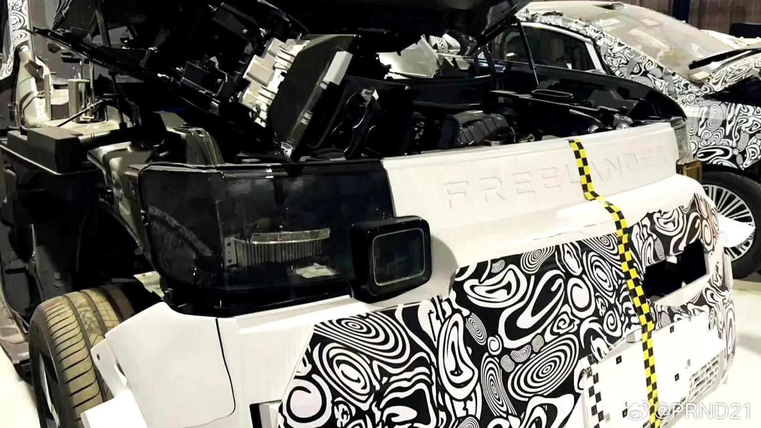 CarScoops发了Freelander（神行者）的伪装照，目测是做碰撞测试的
