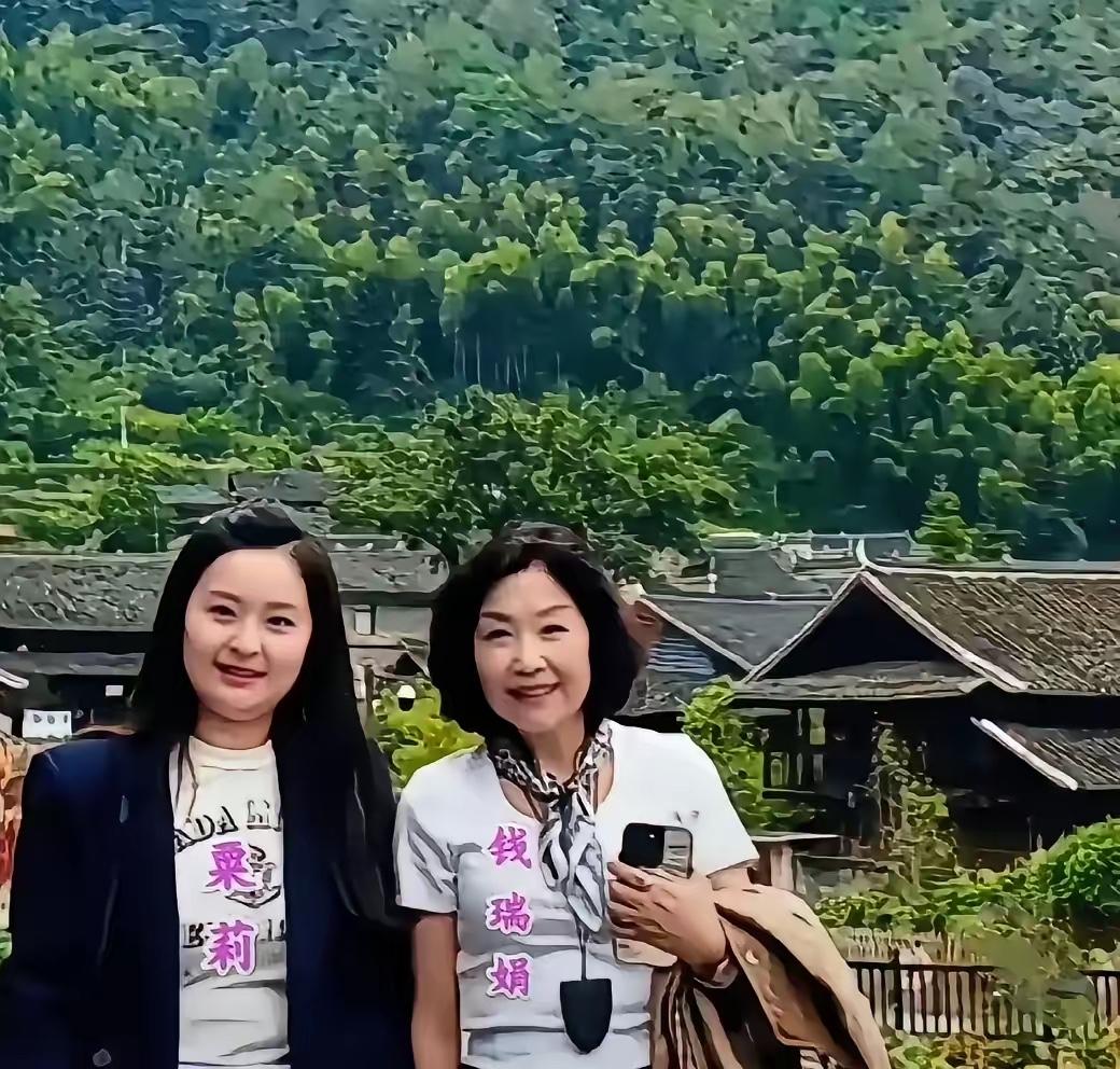 2025年9月，粟裕次子粟寒生的妻子钱瑞娟，带着女儿粟莉回到湖南会同粟裕故居寻根