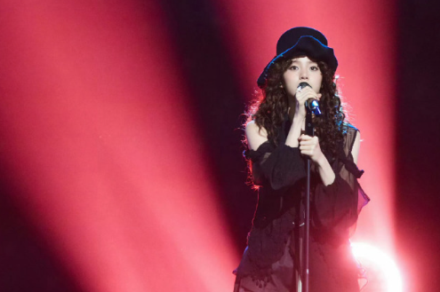 欧阳娜娜穿搭从没输过！一身全黑造型封神，自带高级感像颗精致黑松露，衬得肌肤白皙颜