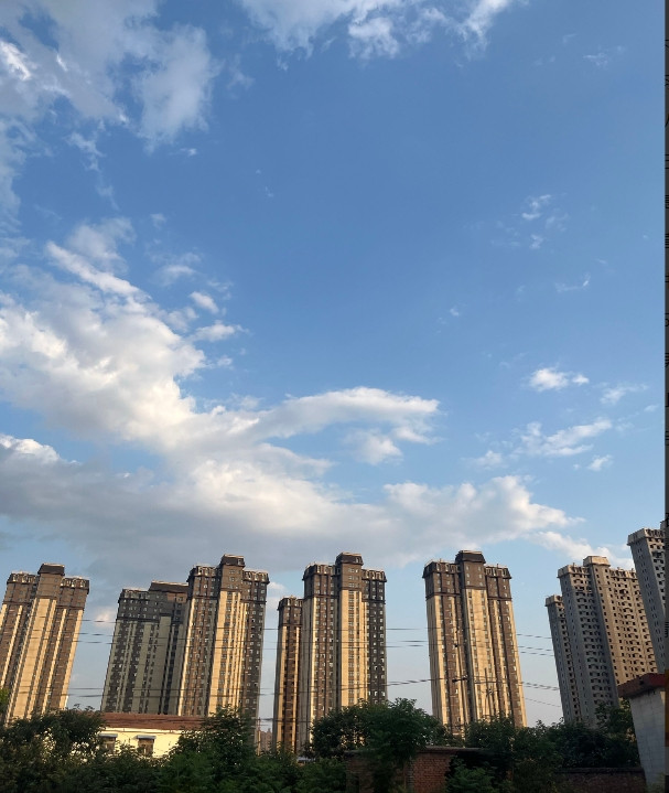 老公坚决反对表姐来家里住！我表姐离了两次婚了，暑假带着孩子来我们这边玩，我就让