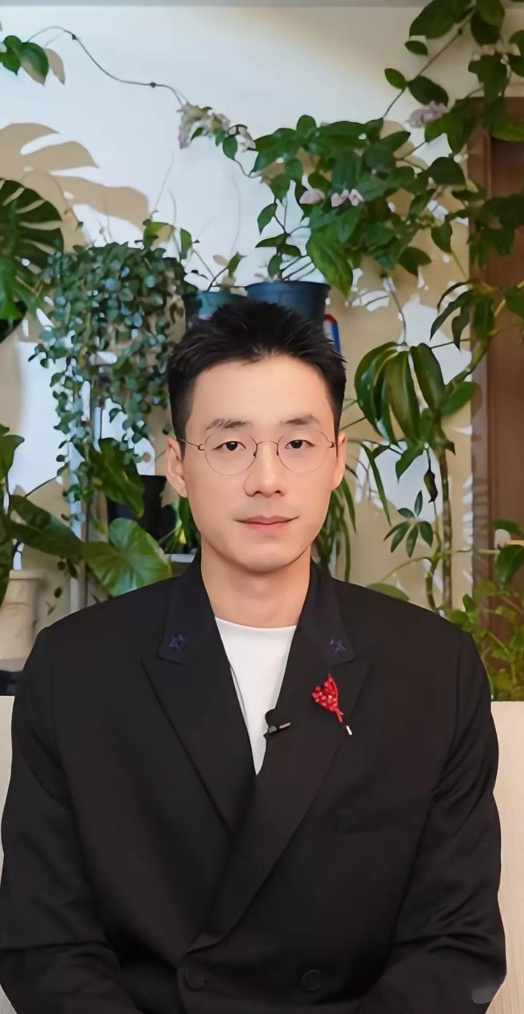 杨天真说的对，有些人不红真是有原因的看了顿顿的采访，感觉离开老俞的他离翻车可