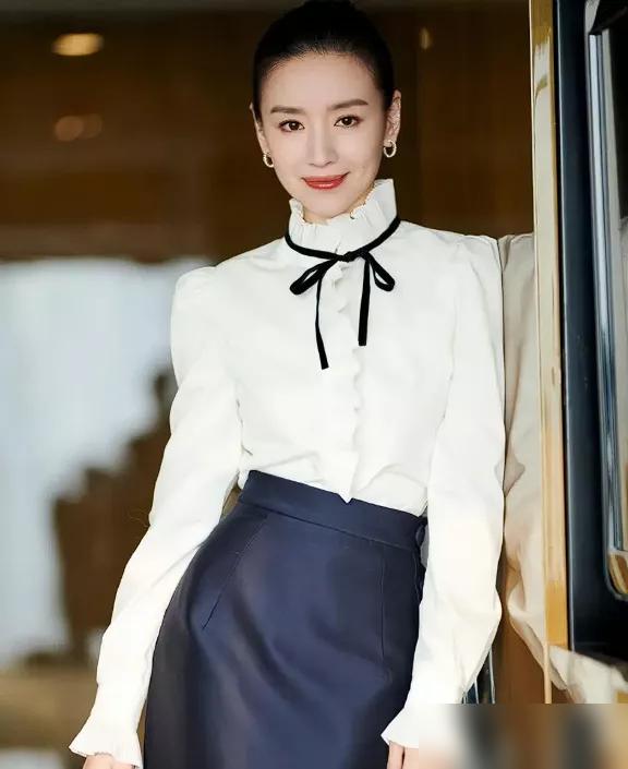 董洁等了14年，终于“认错”了，可潘粤明等来的，却不是道歉。想当年，潘粤明