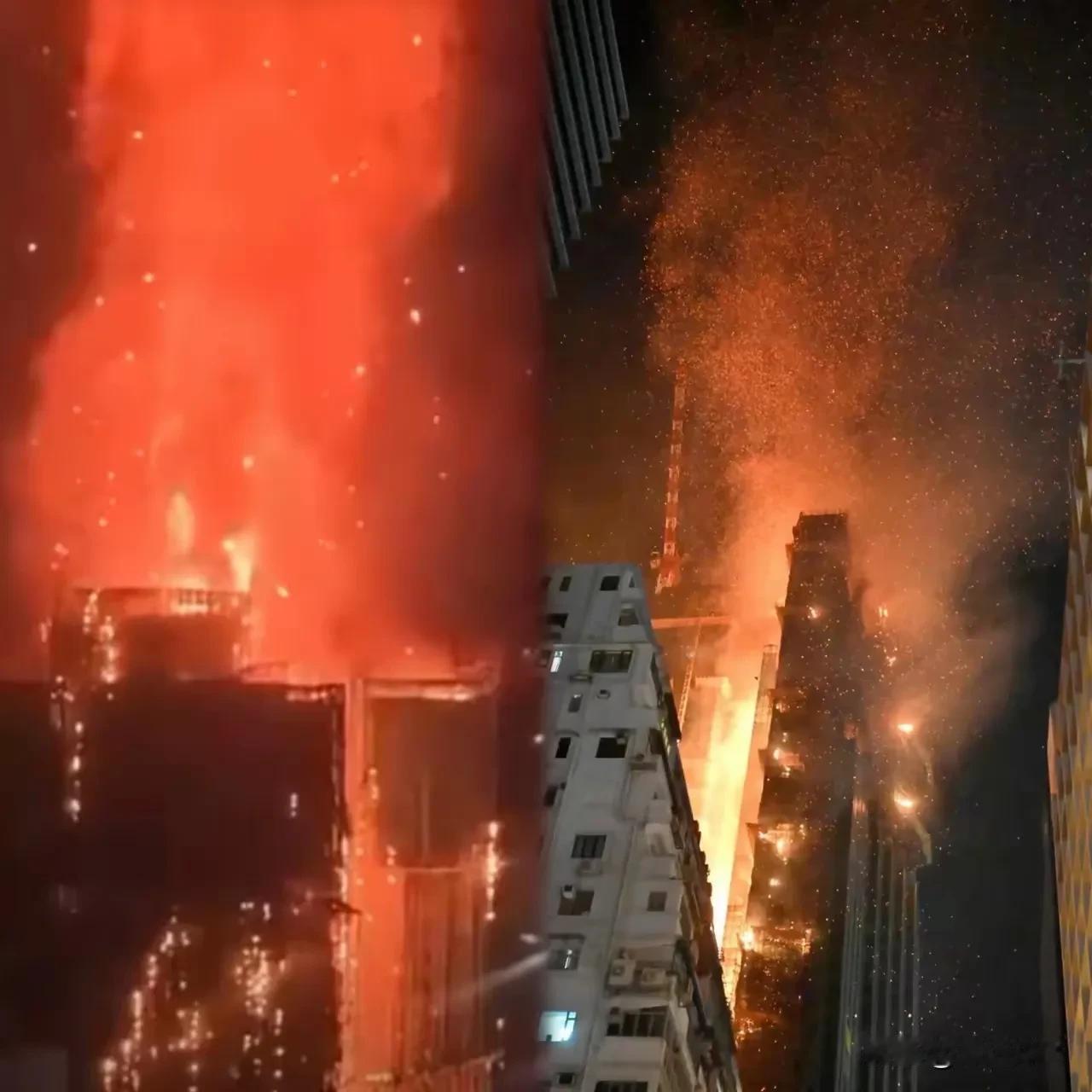 看到香港昨天的大火我赶紧给在香港的闺蜜打电话问她情况怎么样？她哭着说:“昨天