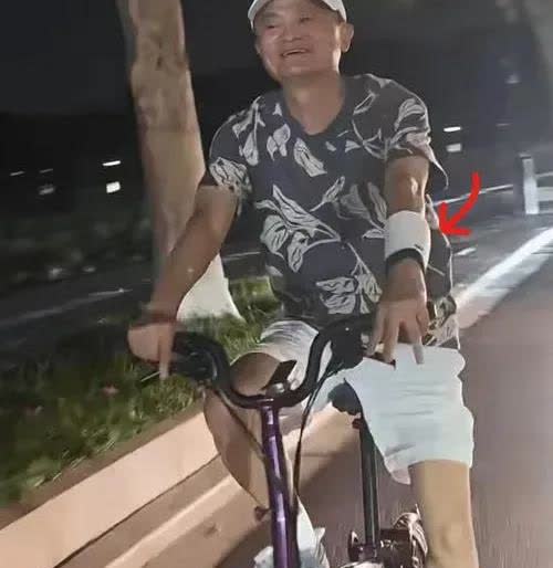 网友在西湖偶遇马云夜骑让我惊讶的不是20000块钱的自行车也不是1300