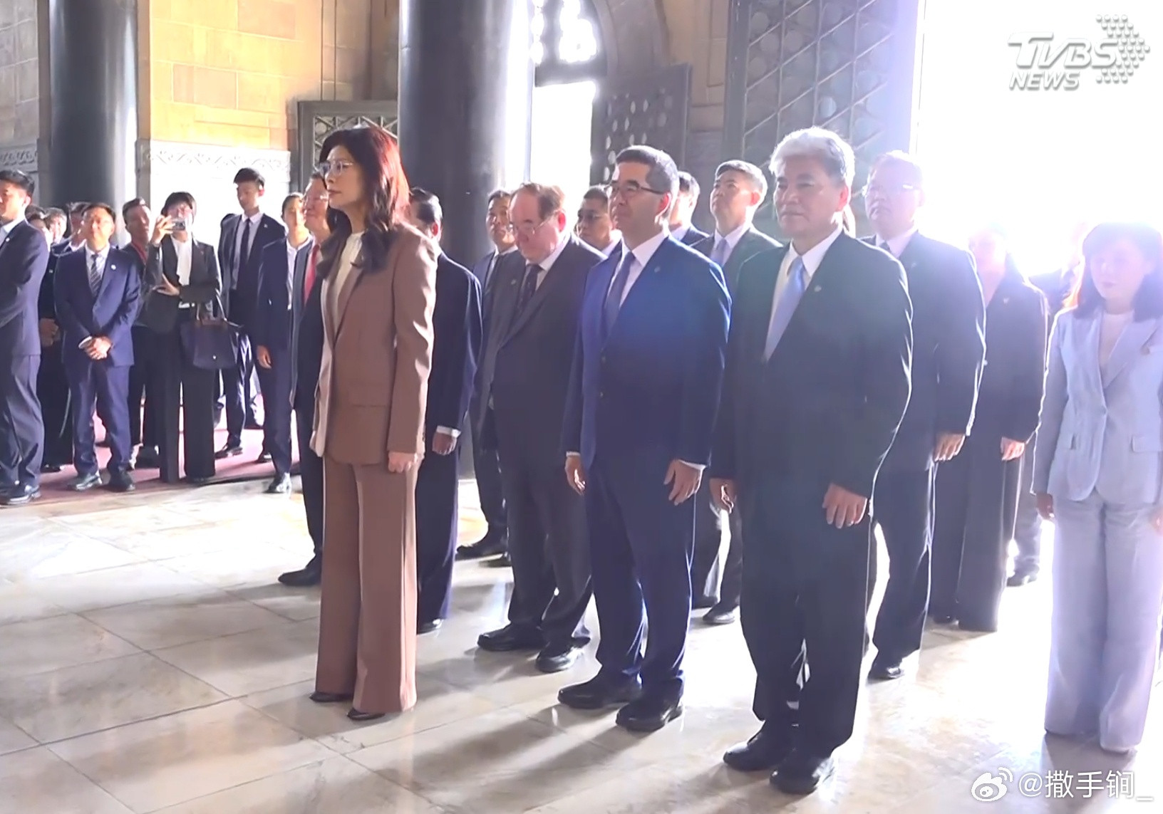 郑丽文今天上午拜谒中山陵