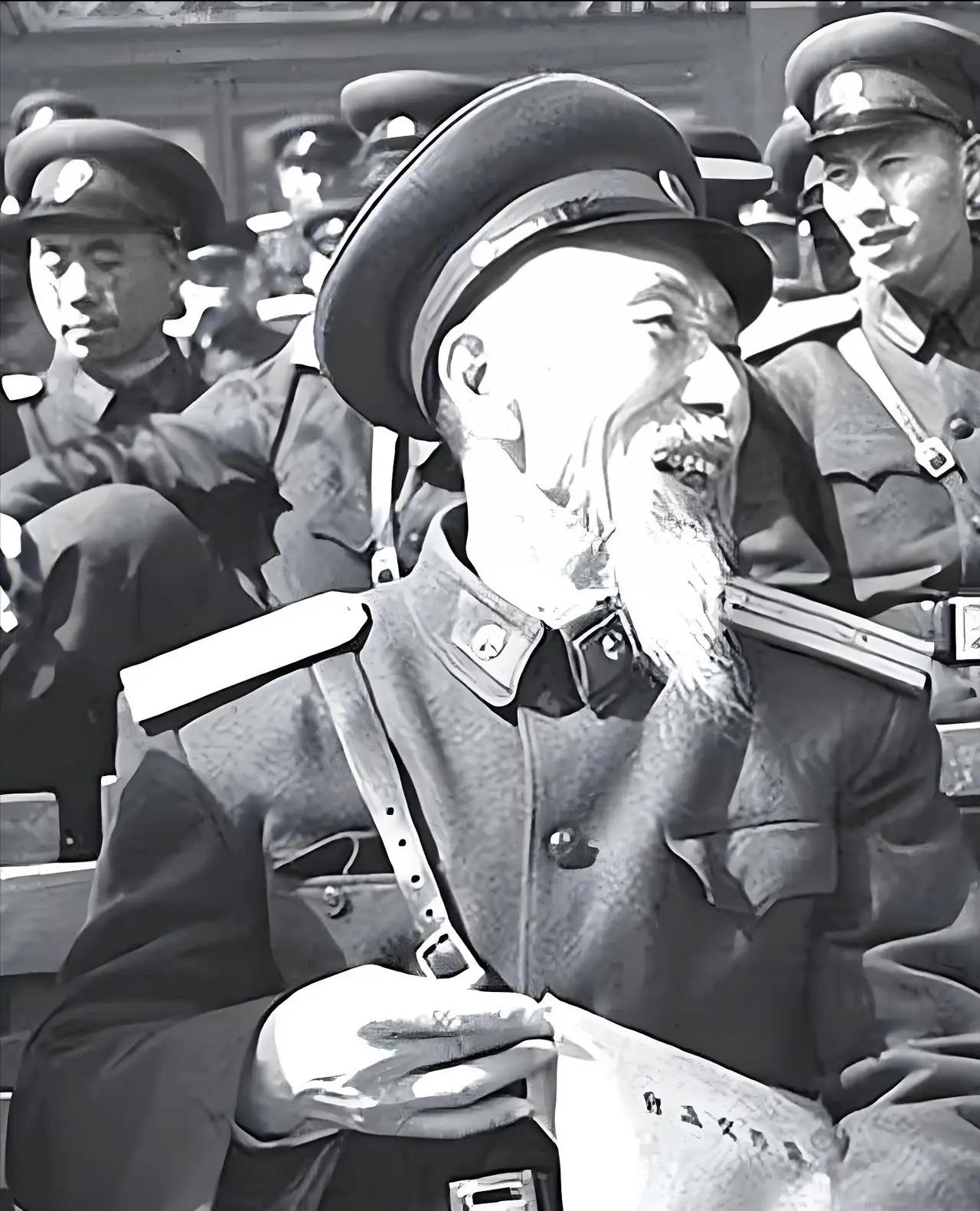 1955年授衔，77岁老兵因一捧长胡子被拦在门外，毛主席听闻大笑：“他是蒋维平，