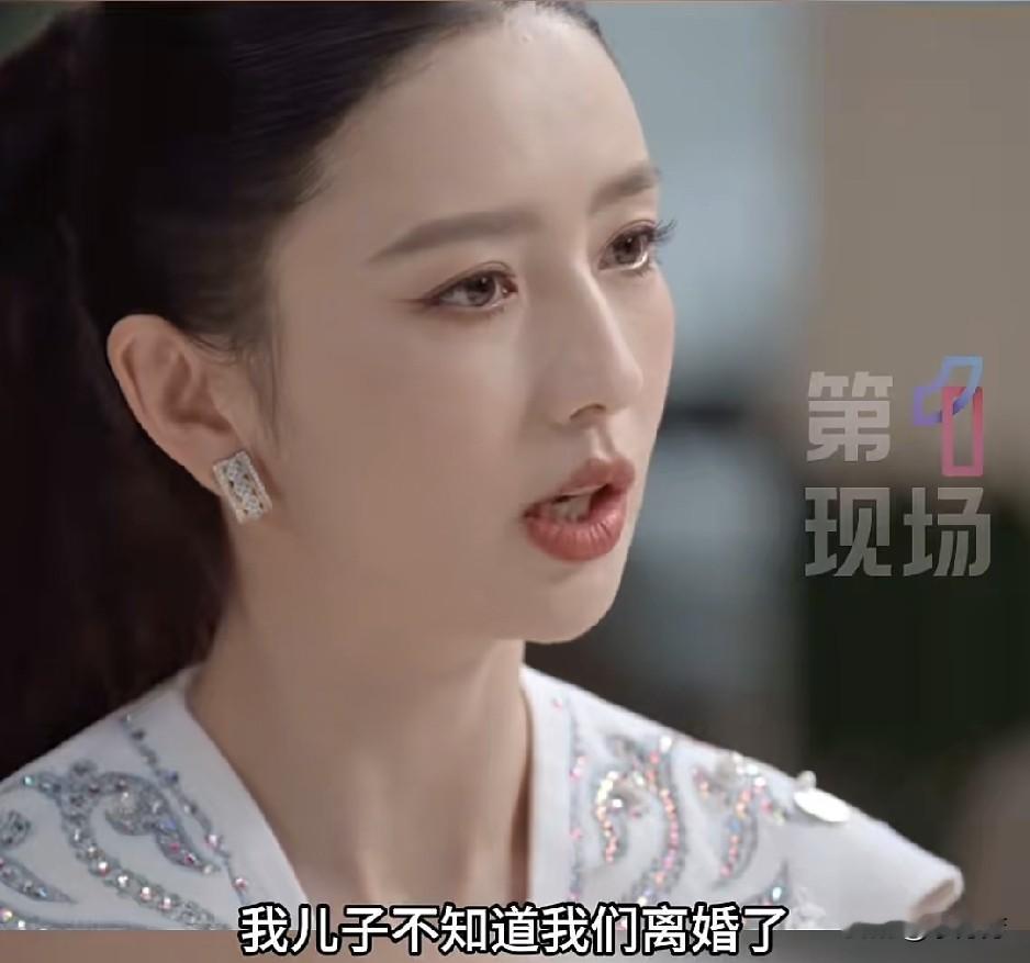 很多人没想到，佟丽娅自曝，鲁豫采访爆出细节。很多人以为，父母分开这件事，孩子早晚都会知情。但佟丽娅在