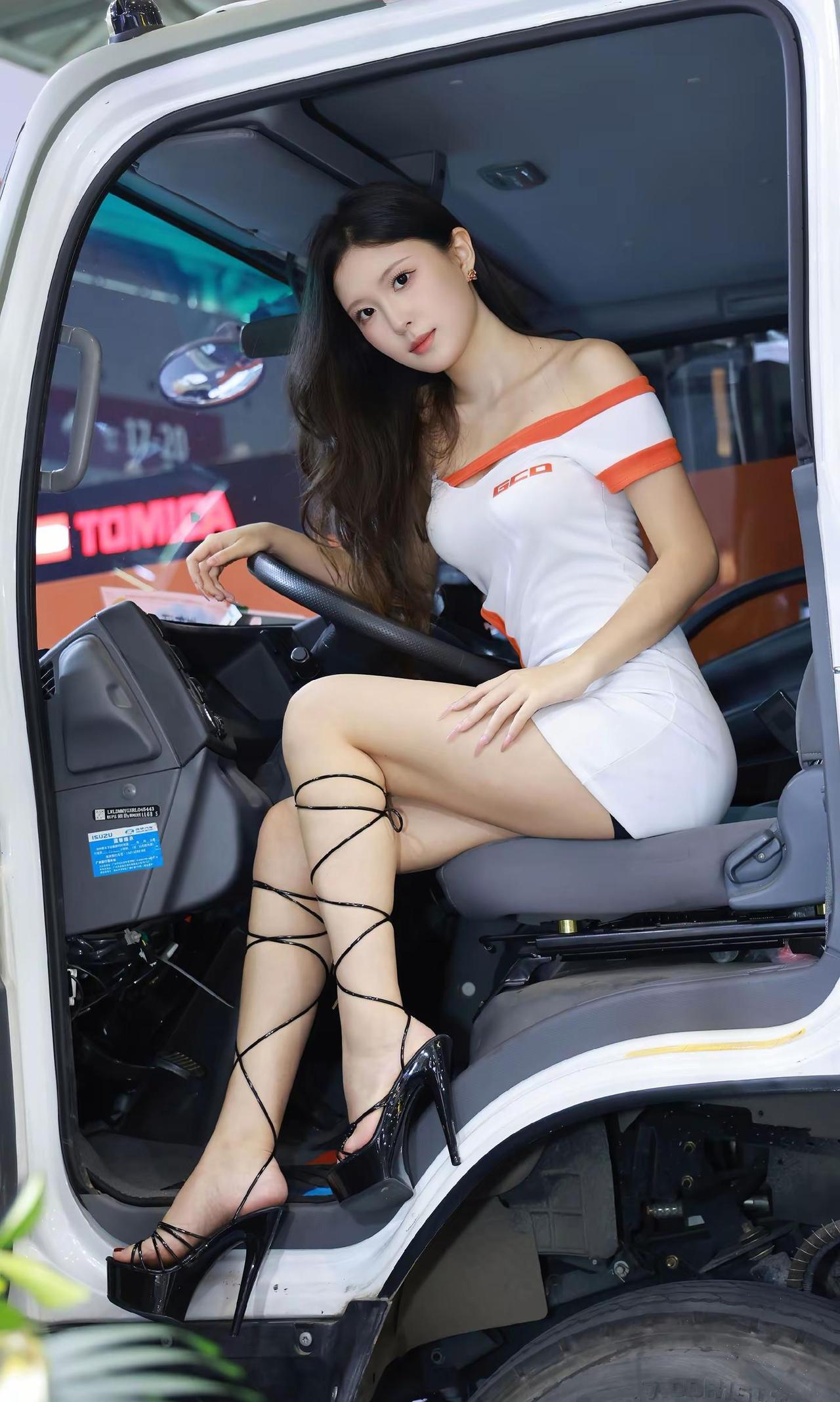 深圳改装车展。车展车模