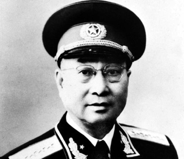 他们喊：除了司令员，谁也别来管老子！一声雷吼：我就是司令员“怎么能这样，人民