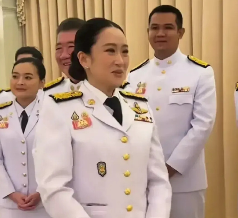 泰国总理佩通坦笑到了最后，佩通坦重回总理大位只差最后一步。据报道，泰国议会对佩通