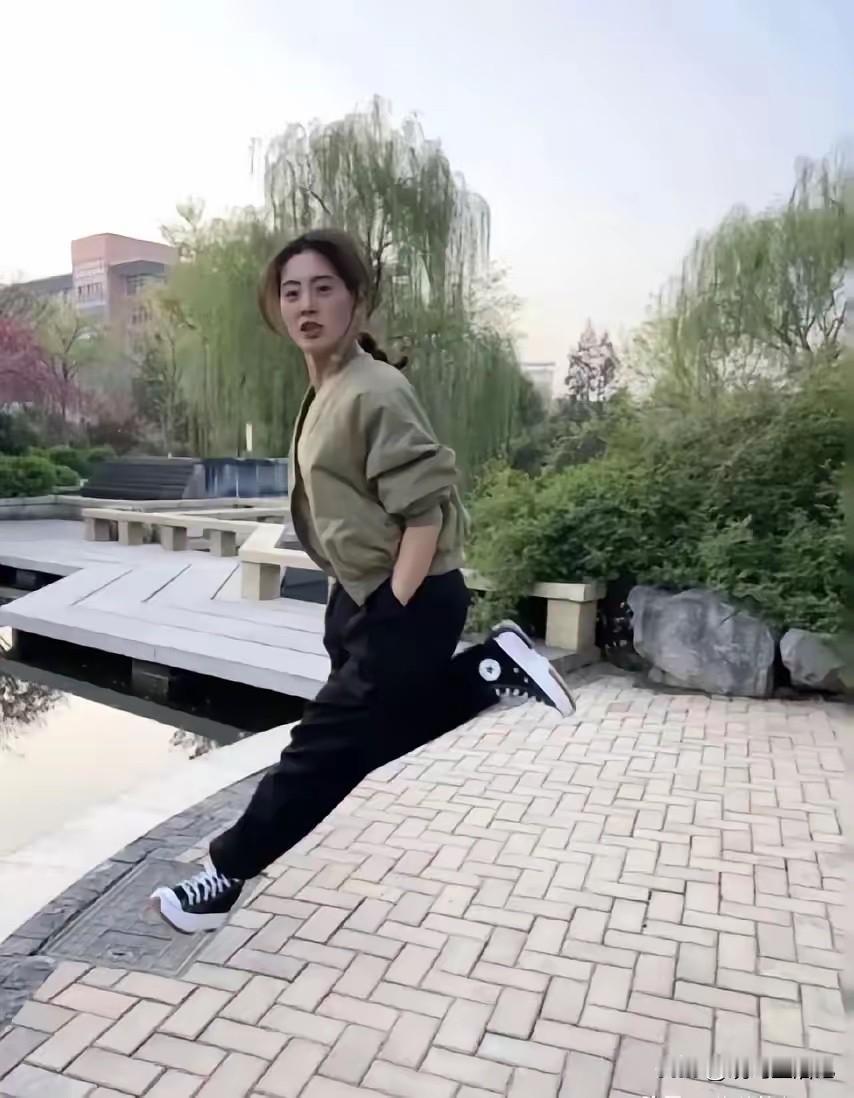 身高1.58米，被男友排成了小矮人[捂脸哭]已经三天没说话了。