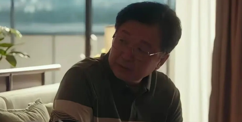 电视剧《四喜》，有一个人物，值得关注，就是冯建奇的爸爸冯爸。刚开始，我认为他