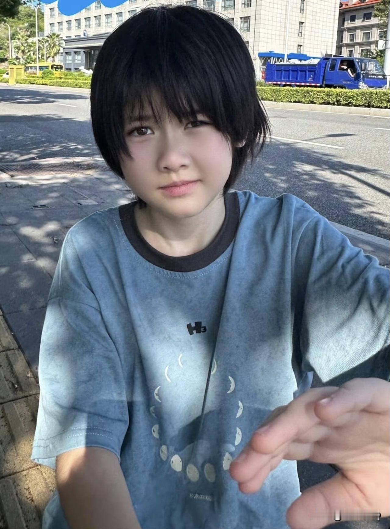 卡琳娜女儿揉西剪了短头发后变得更加二次元了，和妈妈一样都非常适合cos，男女通杀