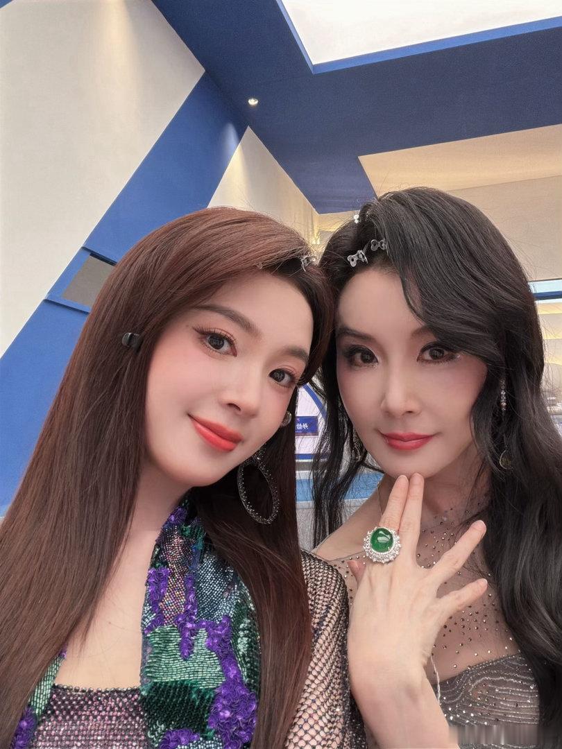 陈瑶没发张月陈瑶发博“在盛夏告别”，下面配图和姐姐们的合照，发现里面没有放张月