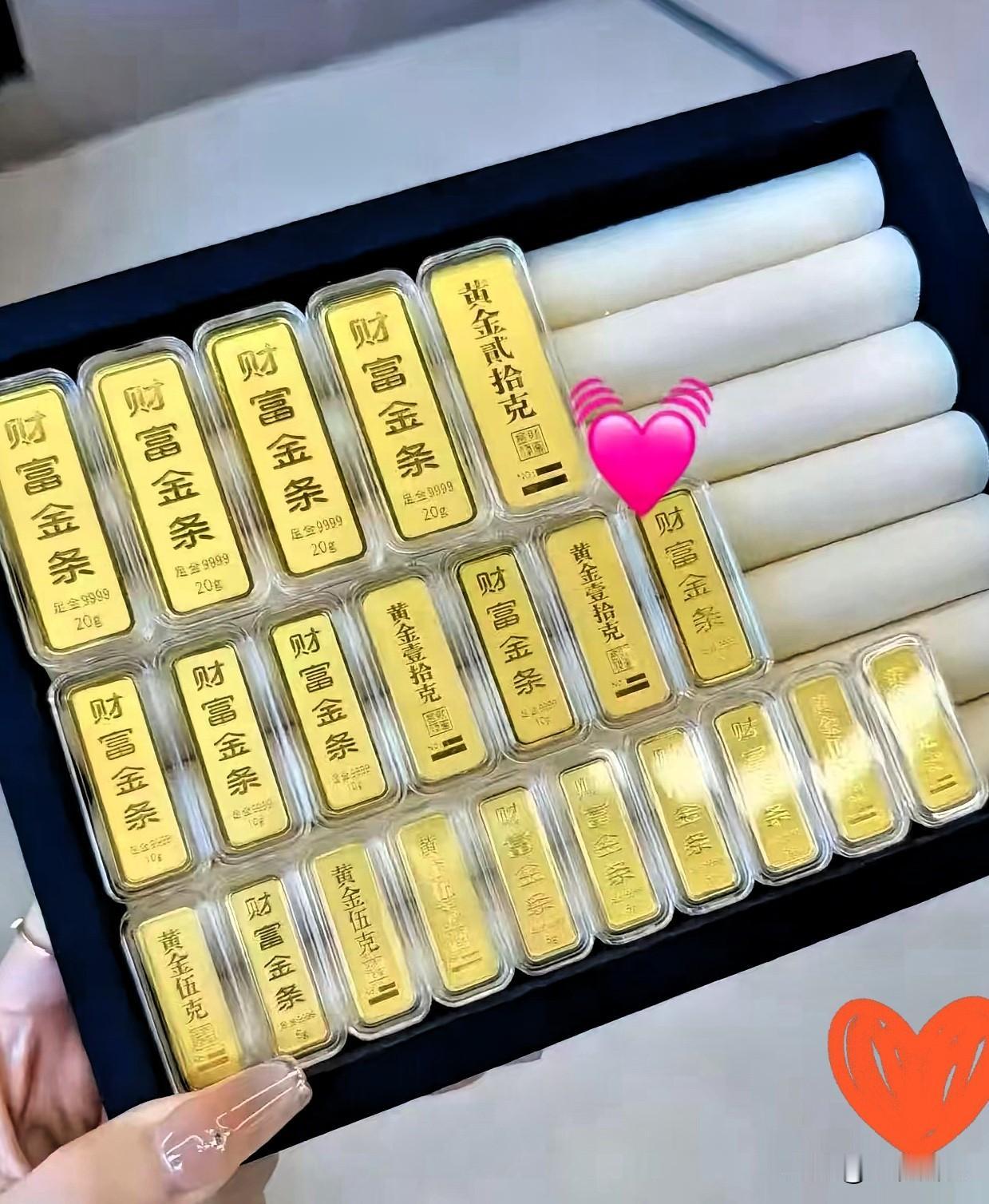 手里有大量黄金的人，但凡有100克以上的人，千万不要听别人忽悠。​特别是1