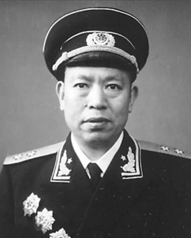 1937年延安，24岁的丁秋生收到调令，去军委工程学校当政委。他一拍桌子：“