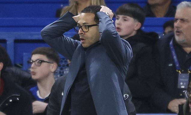 每日邮报著名记者KieranGill撰写切尔西2-8巴黎圣日耳曼赛后专栏。（以