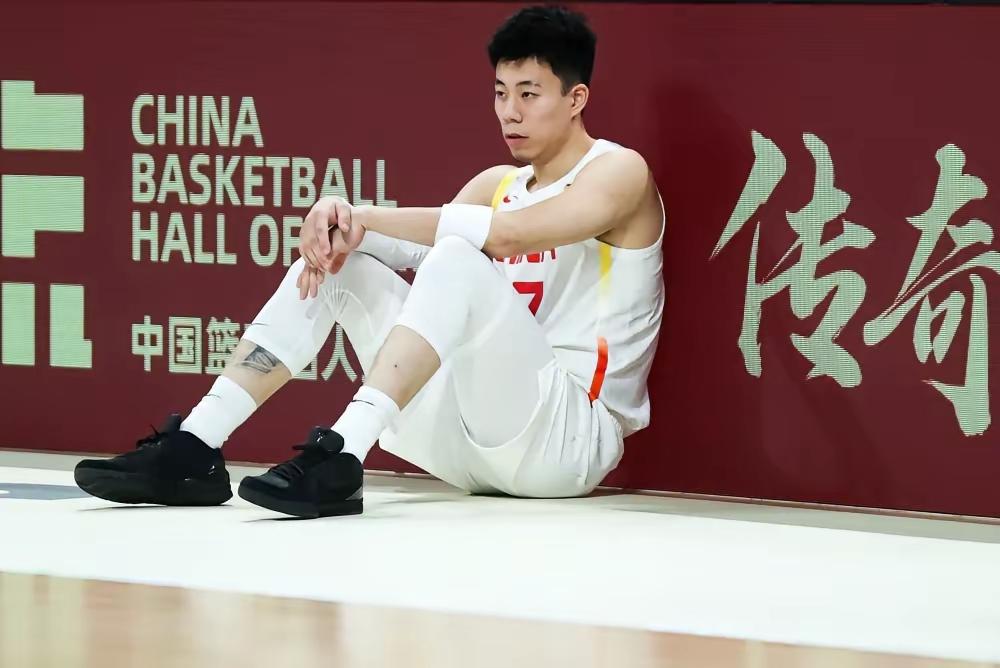 逐渐沦为透明人的张公子！上一场比赛还有出场8分钟的机会，这一场只有2分多钟了，