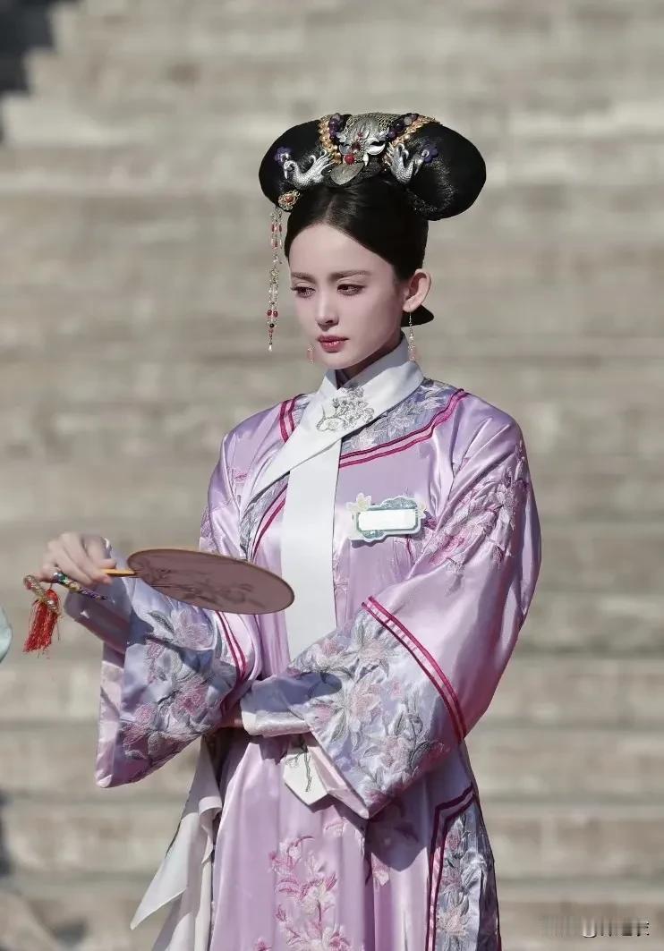 古力娜扎的美貌一直都是名副其实，记得那个时候网络还不是很发达，我当时就知道古力娜