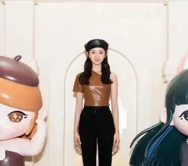 刘浩存⁠这‎⁠身材比例真绝了，手腕线直‏接过裆，妥妥的衣架子。