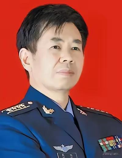 马骏与戴旭对军人的定义截然相反，马骏认为军人是“和平守护者”，使命核心是避战。而