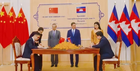 泰柬打了半个月，最后停火不是靠美国，也不是靠马来西亚在那边晃来晃去装调解，是靠中