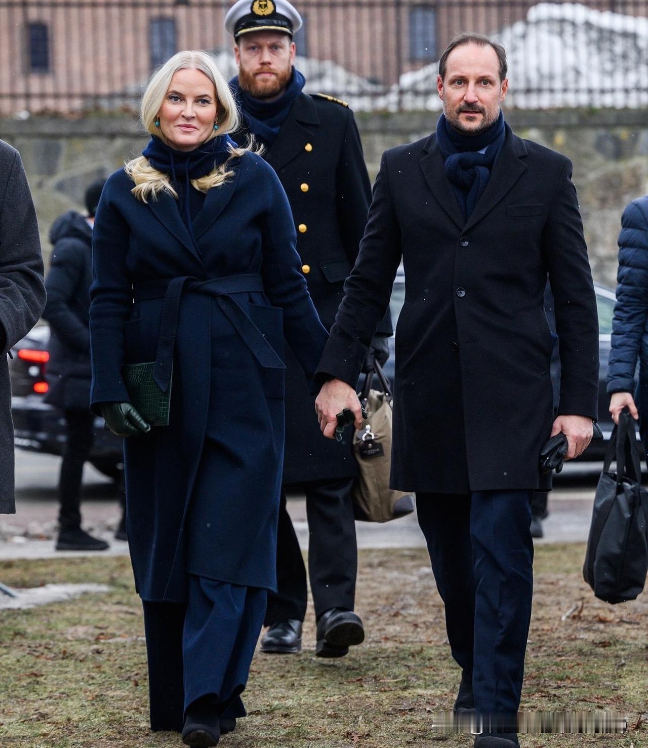 挪威王储夫妇和瑞典王储分别参加国际大屠杀纪念日活动！挪威王储妃梅特的好大儿将于下