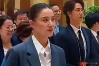 王一博宋佳“豪门姐弟”，默契气场引热议近日，王一博与宋佳的“豪门姐弟”组合再