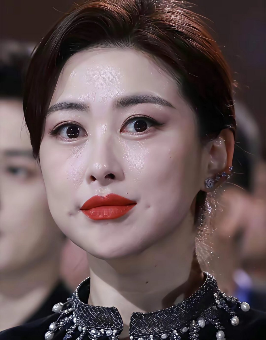 朱珠生图居然长这样，不做表情梨涡也好明显