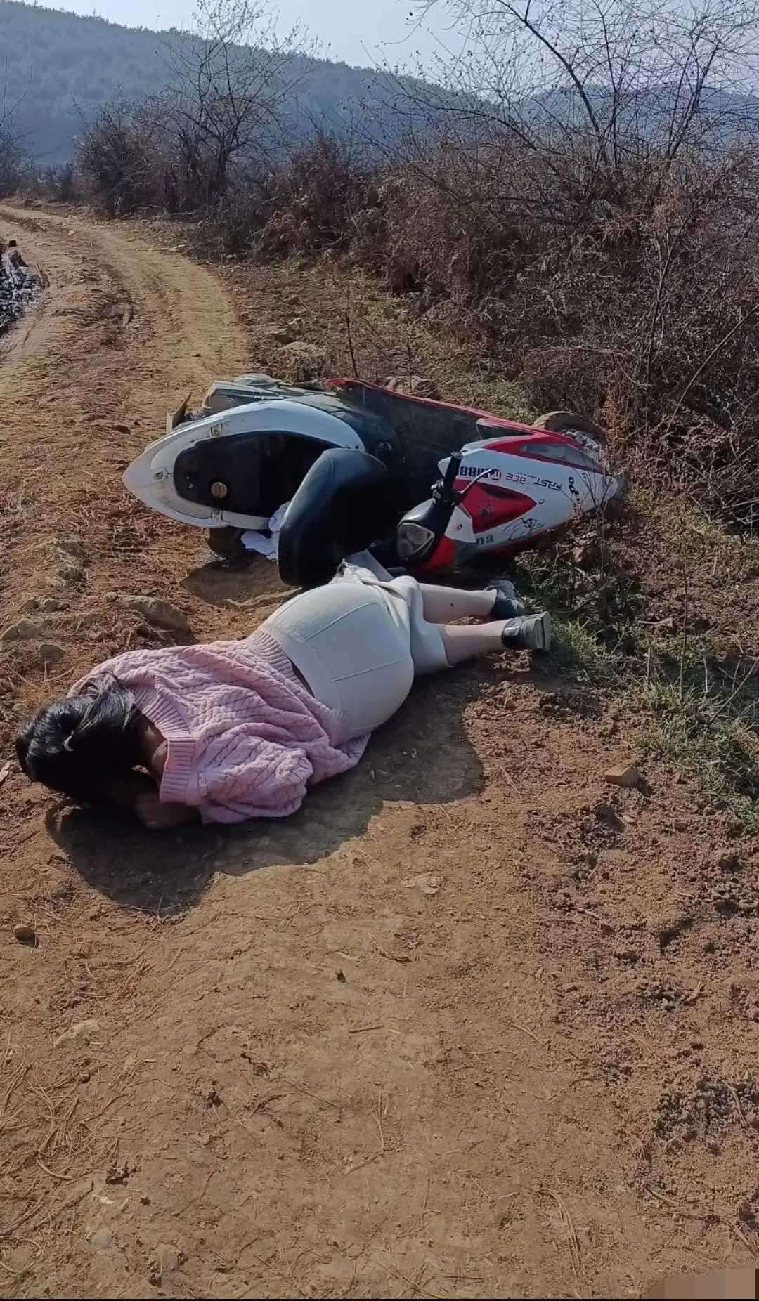 遇到这种情况，要不要扶？