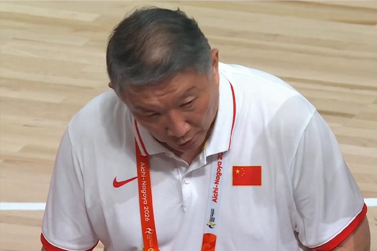 中国女篮主教练宫鲁鸣这回彻底尴尬了！不是亚运会中国女篮作为卫冕冠军半决赛80:8