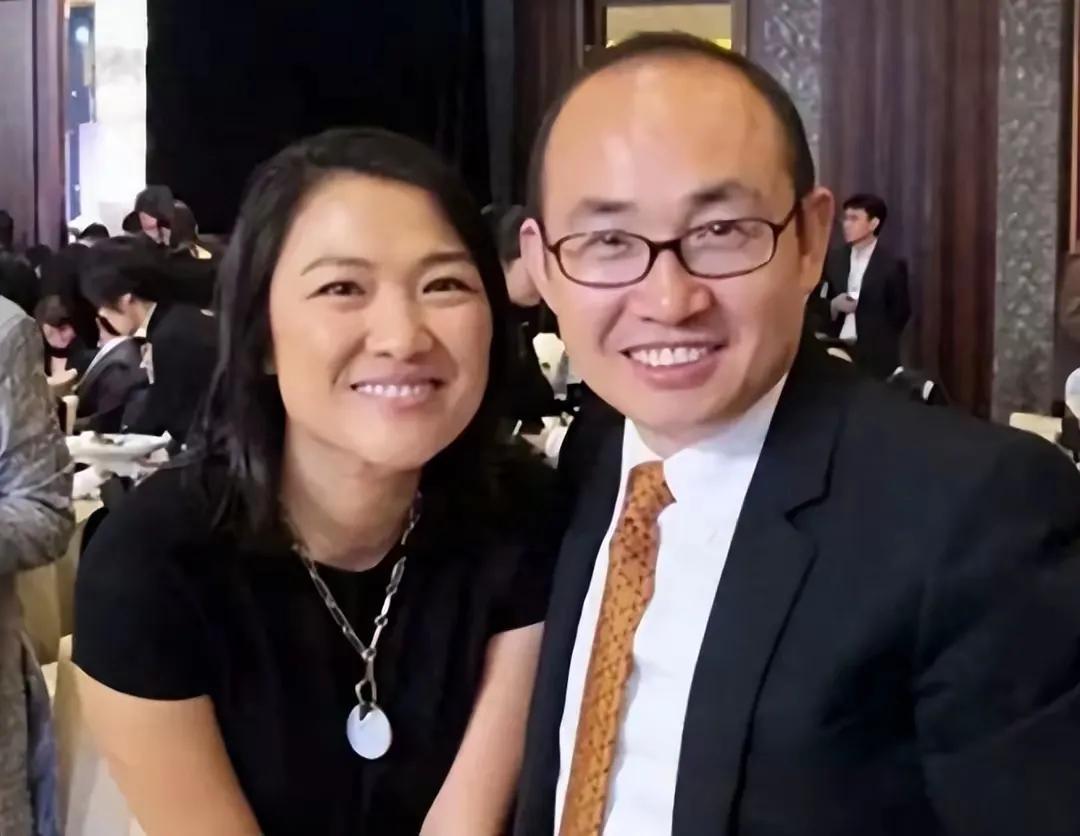 最近几天的新闻就是王健林又卖了48座万达广场，割肉自救。掰着手指头数了数中国的