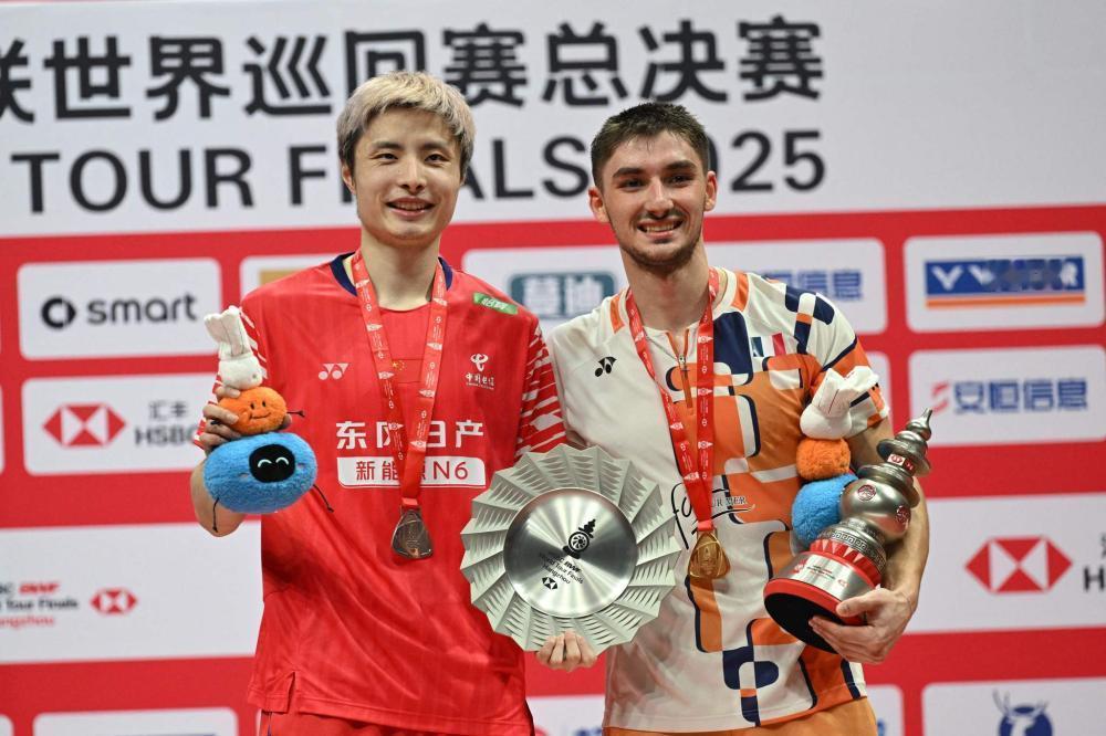 2025世界羽联巡回赛总决赛，石宇奇惜败小波波夫，仅获亚军，这背后究竟有何隐情？