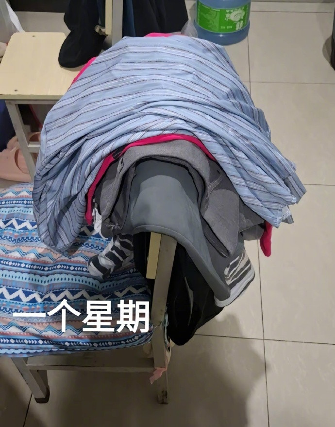 当代大学生有自己的衣架​​​