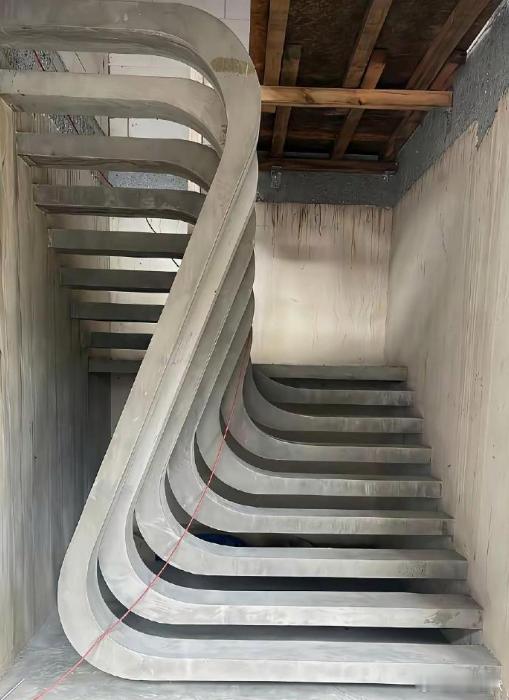 在老家建个房子真的太难了，今天又被父母劈头盖脸的骂了一顿这个楼梯到底怎么了​