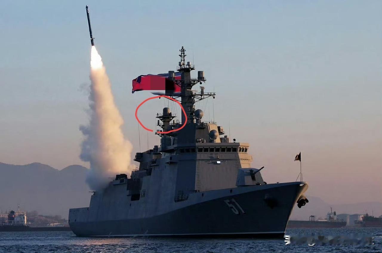 我勒个去，咱们隔壁主体家宣传干事为了拍出大片，也是够拼的，直接爬到顶上近距离抓拍