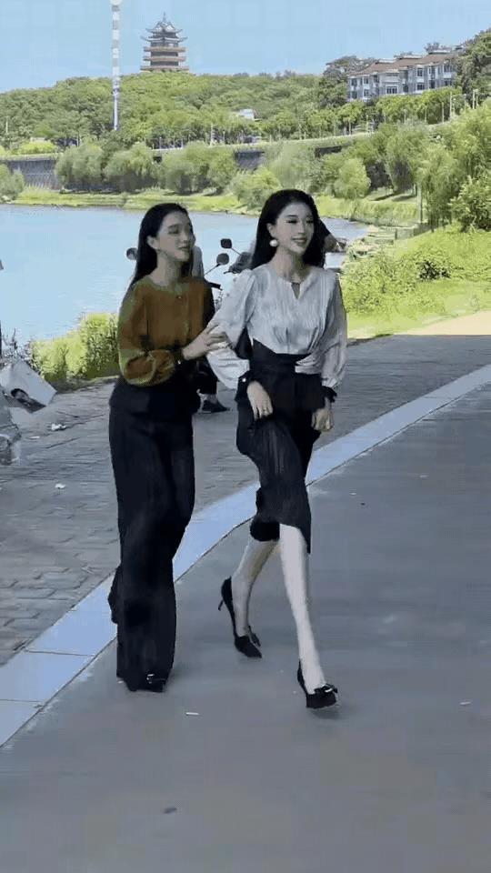 小姐姐还是有童真的一面的。