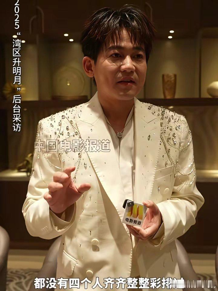 关于跑调走音苏醒终于在采访中正面回应了，听了真的有情可原！​原来苏醒和另外几位歌