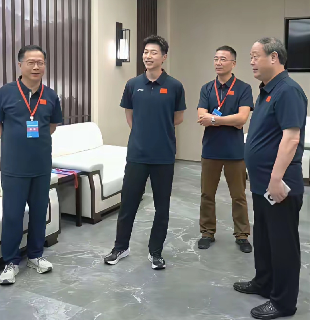 这张图片清晰显示：10年后的乒协“大格局”！不得不说，马龙确实有“官样”，看