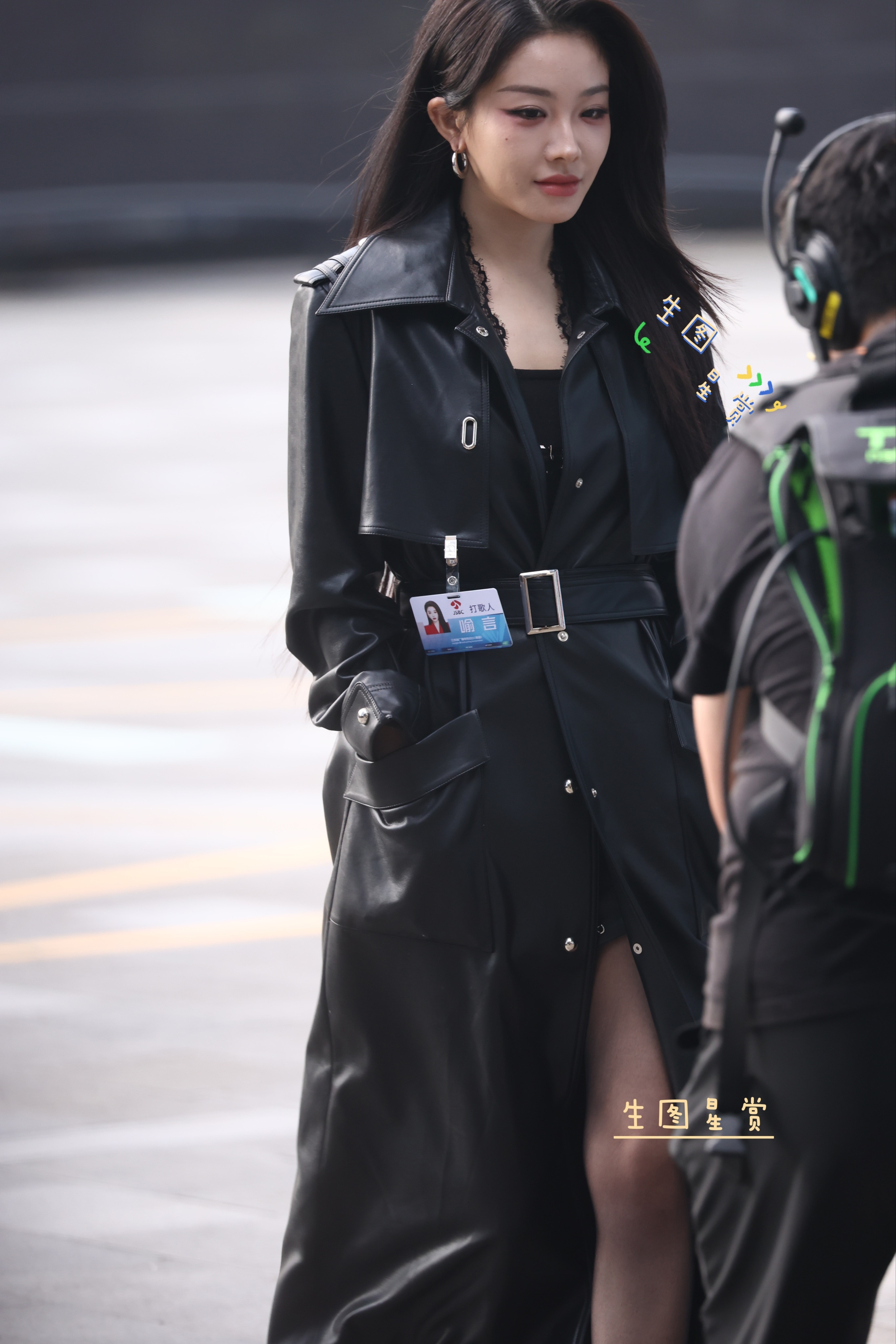 喻言250905打歌上班返图黑皮大衣配黑丝，拽姐绝飒🖤打歌