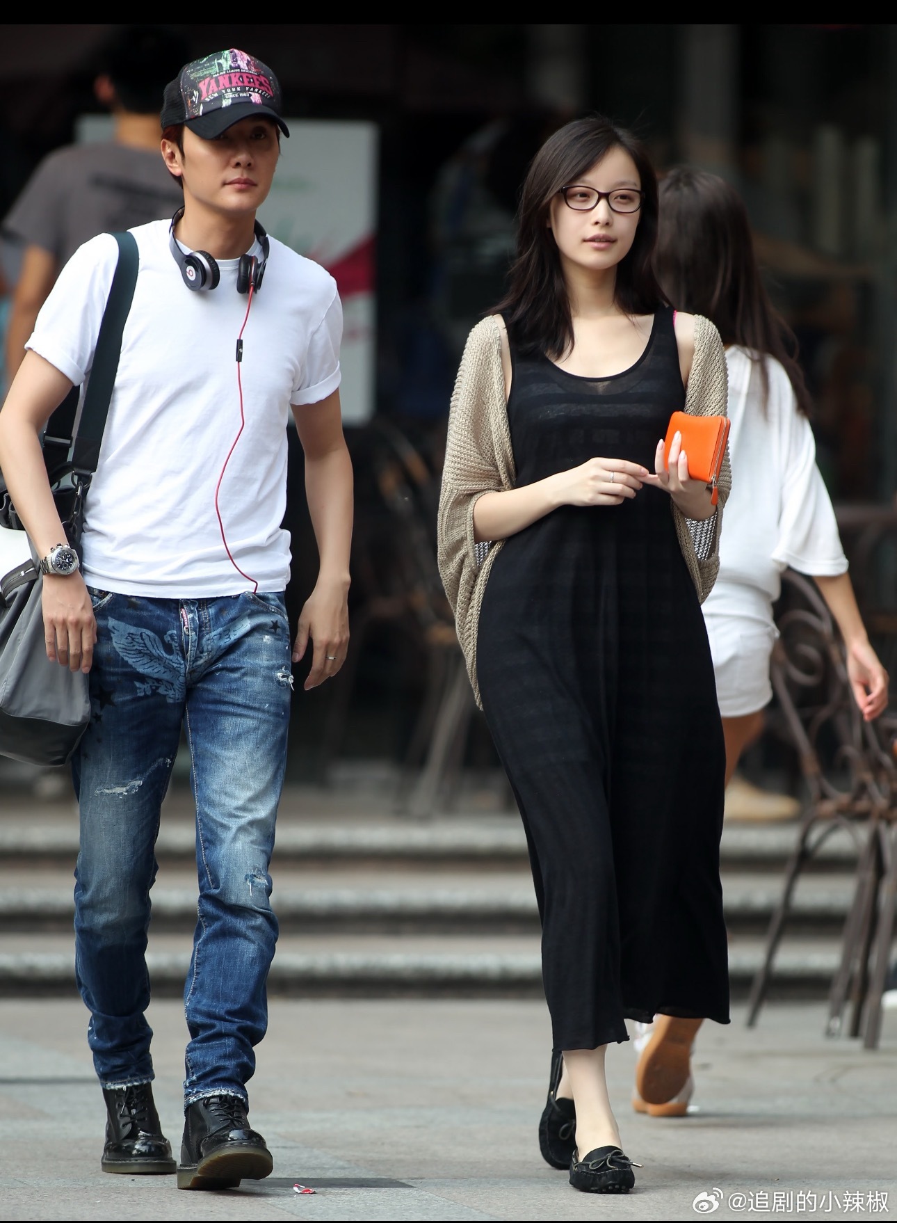 这哥一直都吃的真好，历任都是大美女​​​