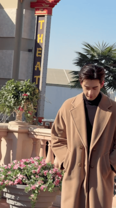 谁点的陈星旭宠溺眼神有了陈星旭线下怼脸拍比镜头里还绝，轮廓清晰到自带精修，一眼