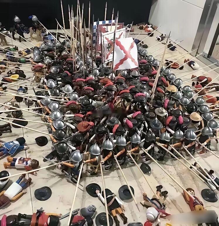 在当时没有热武器的年代，这个马其顿方阵要怎么攻？[思考]