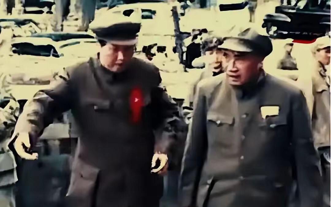 1949年10月1日开国大典，是中华人民共和国成立的日子，这张照片是毛主席朱德及
