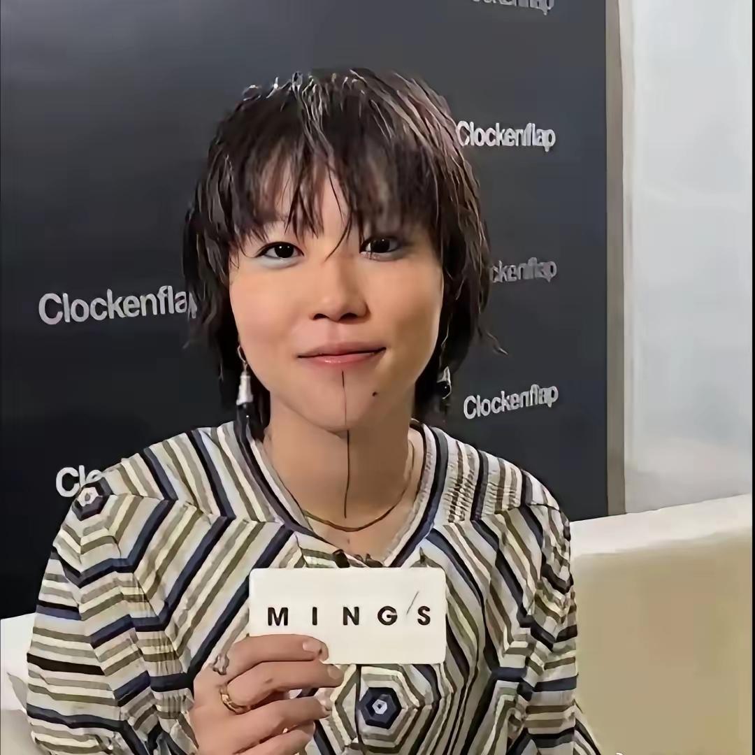 窦靖童不结婚不想当妈妈，本来想摘除子宫，王菲坚决不同意。谁能想到活得肆意洒脱